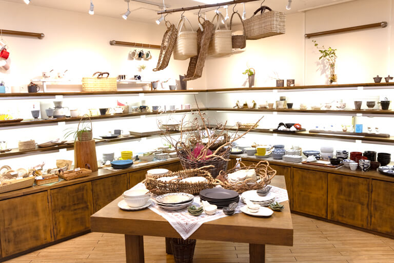 うつわギャラリー卓　店内