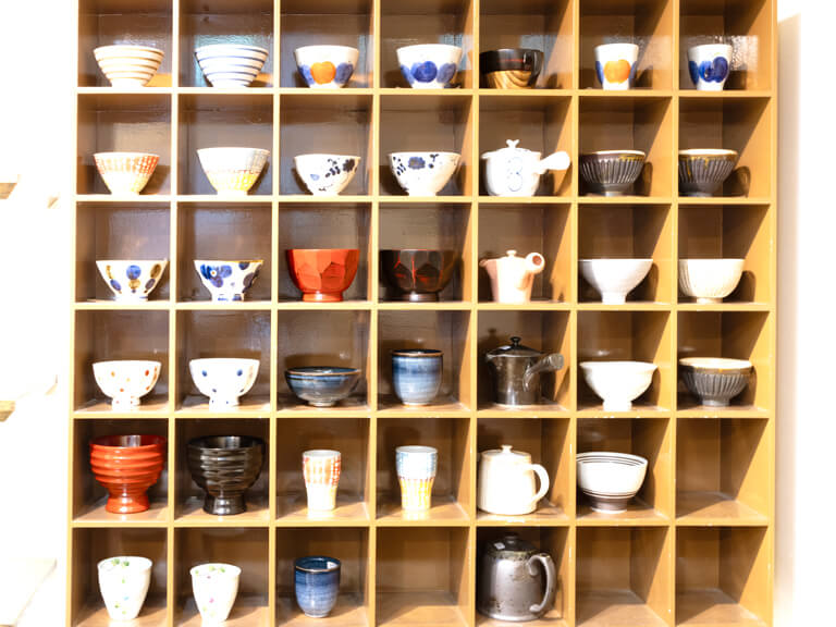 うつわギャラリー卓　店内　商品棚