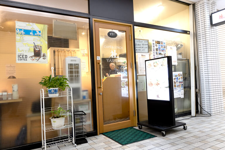 CAFE＆LUNCH 社　店舗正面