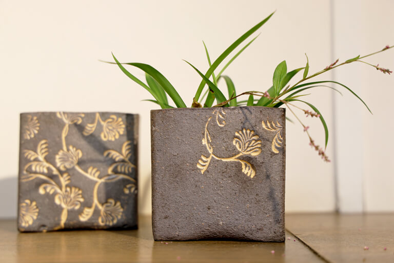 うつわギャラリー卓　商品　箱型花瓶